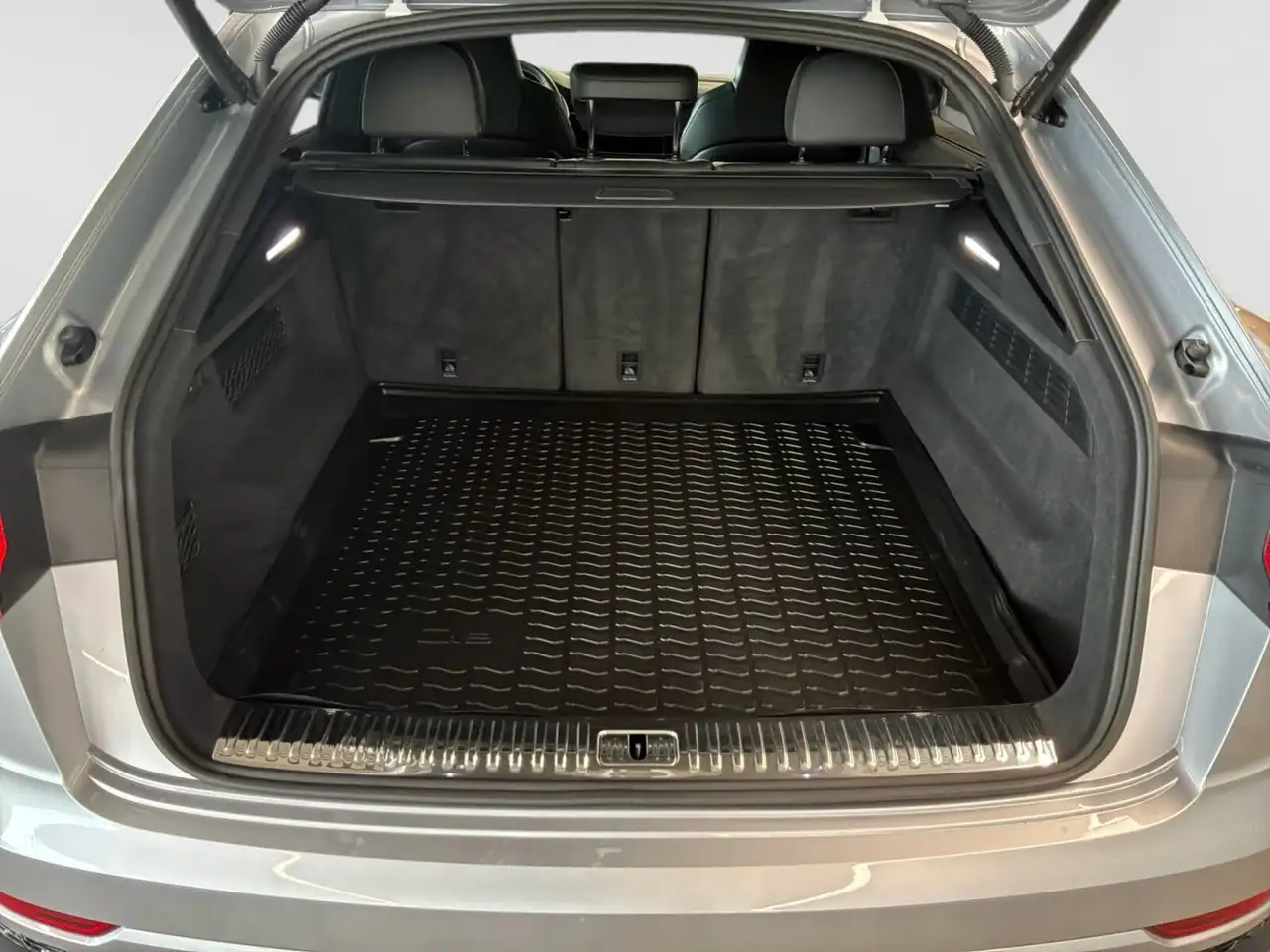 Audi RS Q8 - Image 21