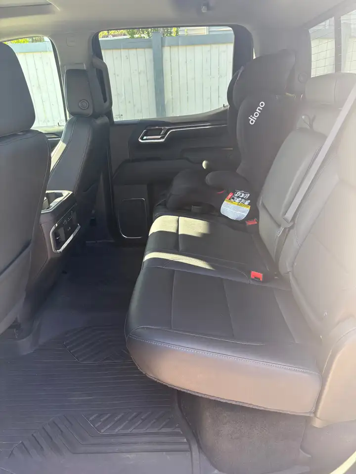 Chevrolet Silverado 1500 - Image 6