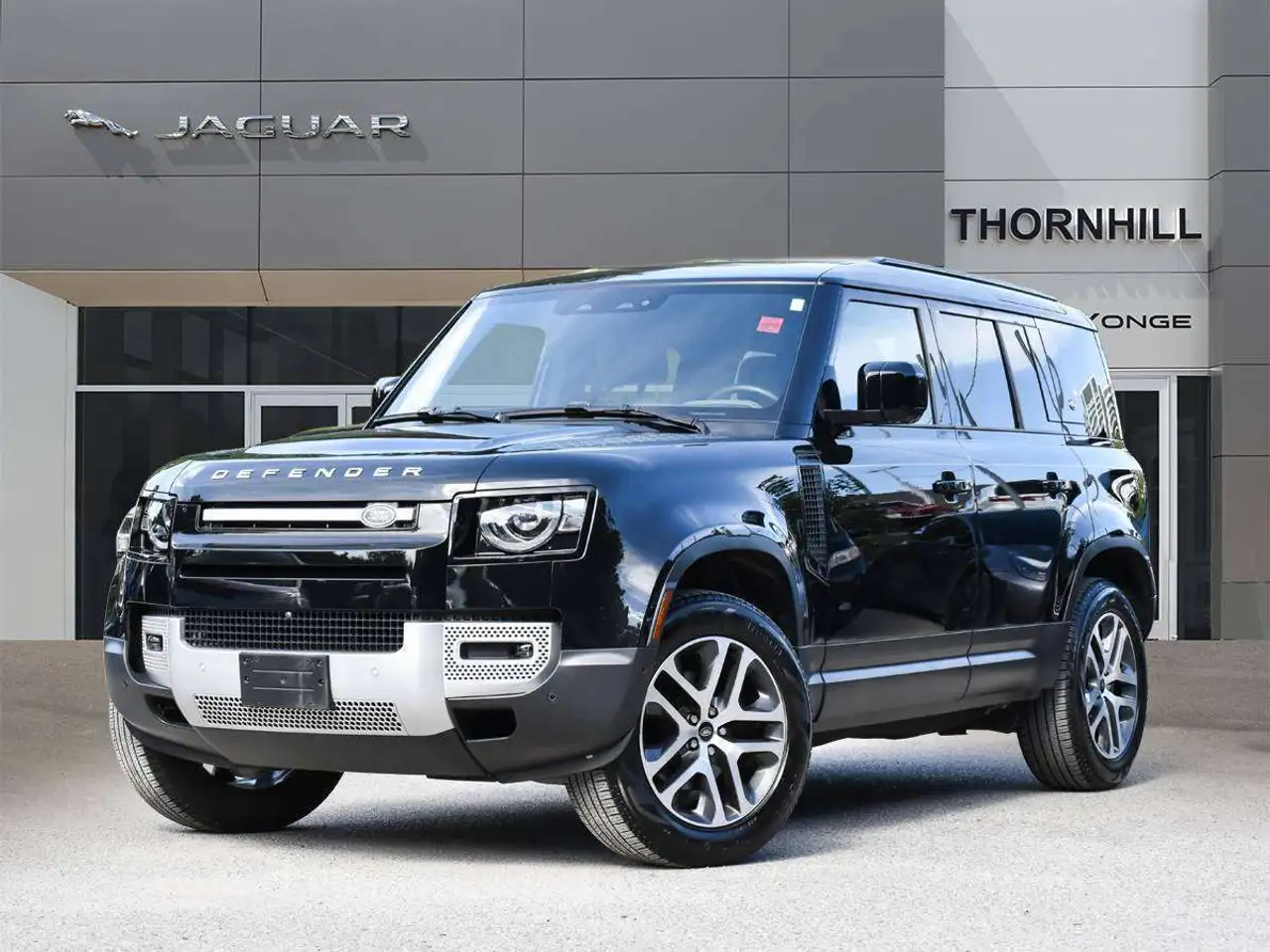 Land Rover Defender - Image 1