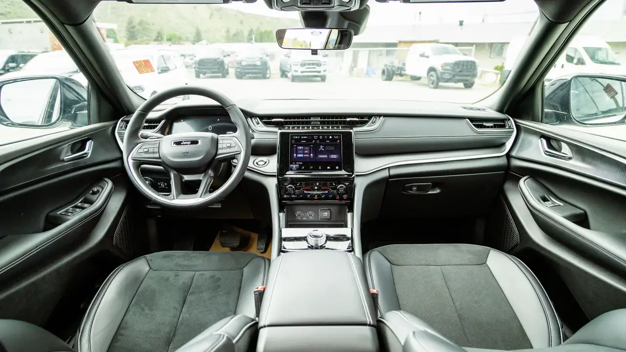 Jeep Grand Cherokee - Image 13