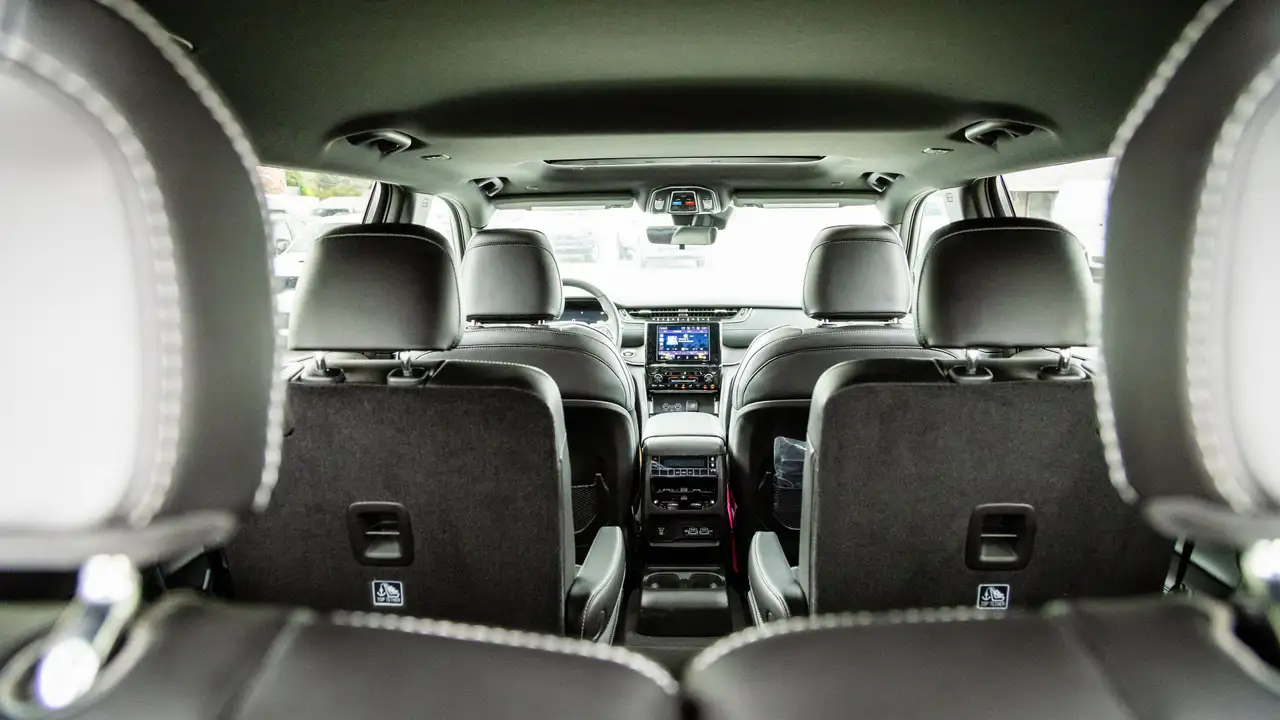 Jeep Grand Cherokee - Image 17