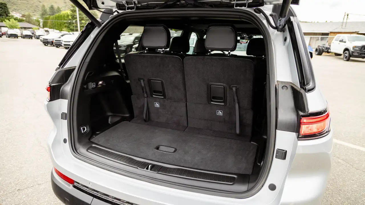 Jeep Grand Cherokee - Image 18
