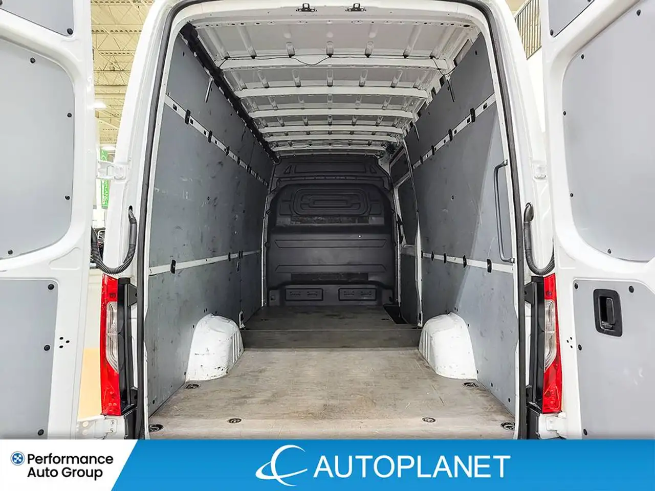 Mercedes-Benz Sprinter - Image 14
