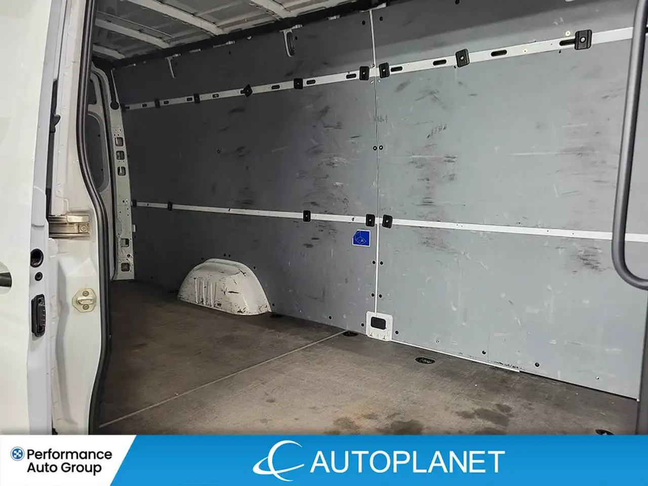 Mercedes-Benz Sprinter - Image 15