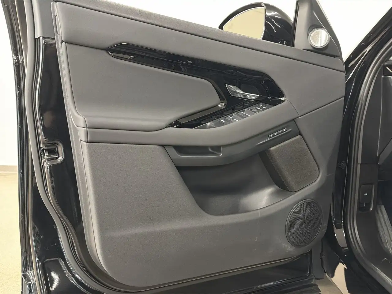 Land Rover Range Rover Evoque - Image 19