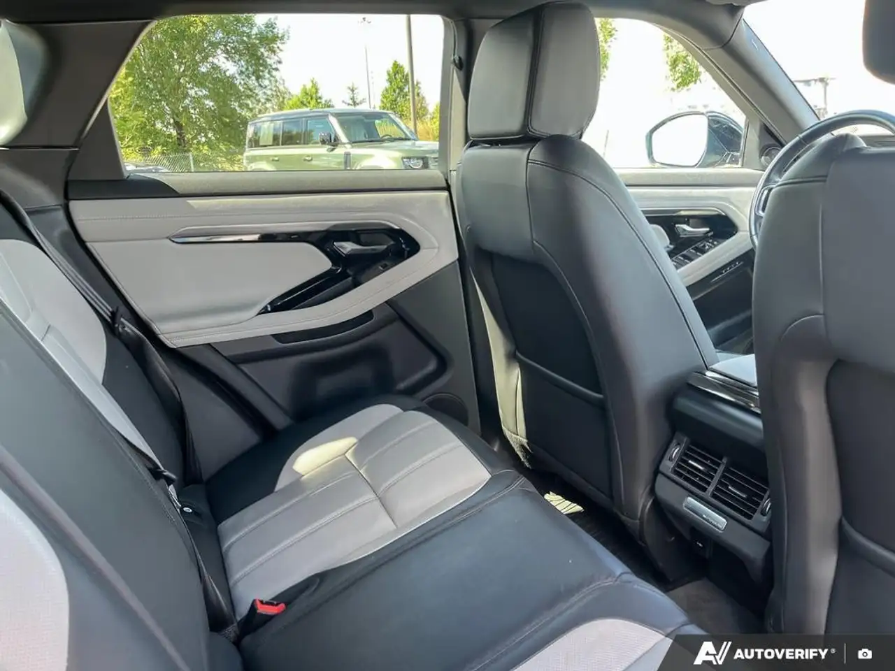 Land Rover Range Rover Evoque - Image 23