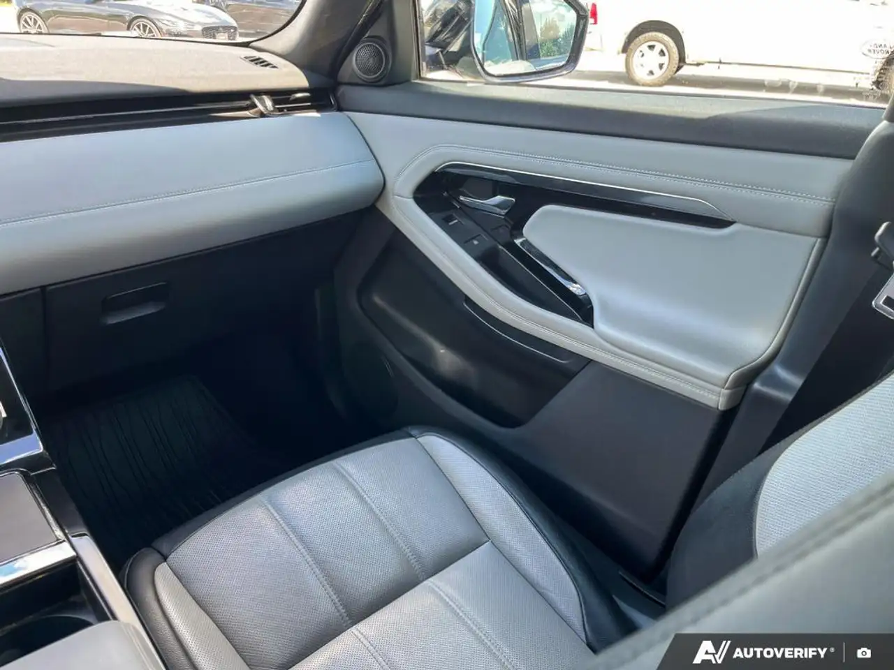 Land Rover Range Rover Evoque - Image 25