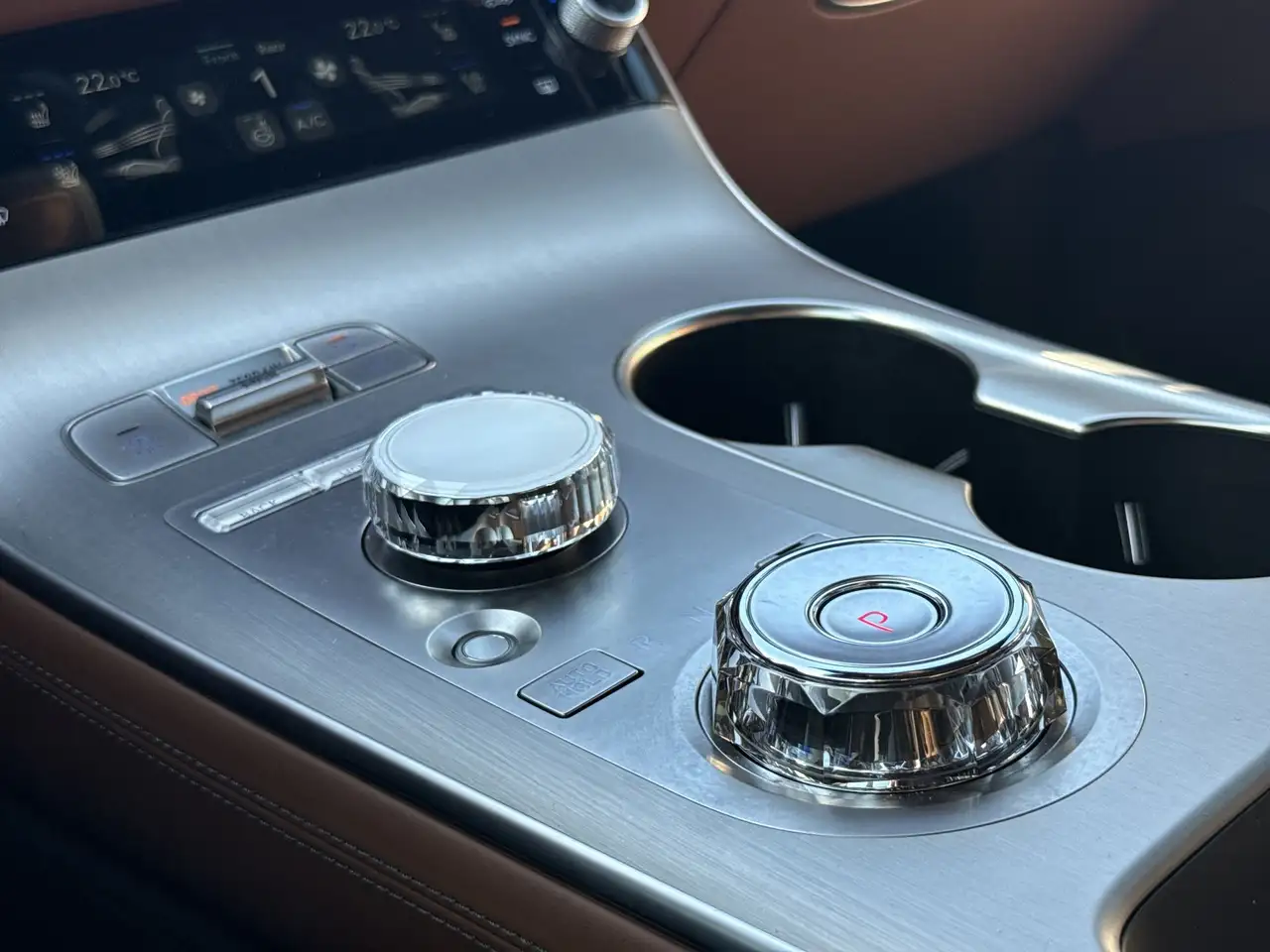 Genesis GV70 - Image 22