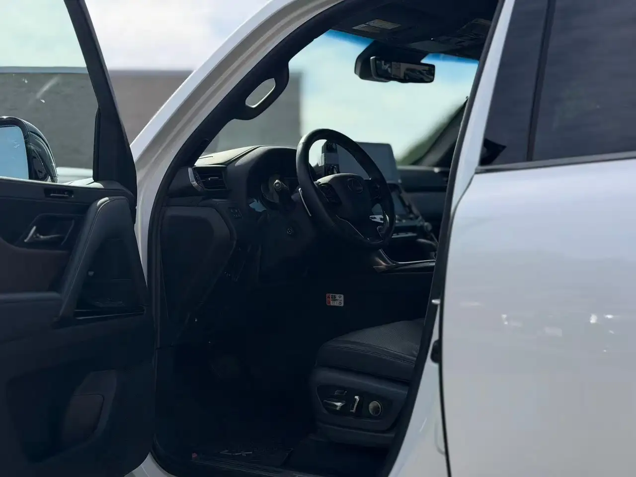 Lexus LX - Image 10
