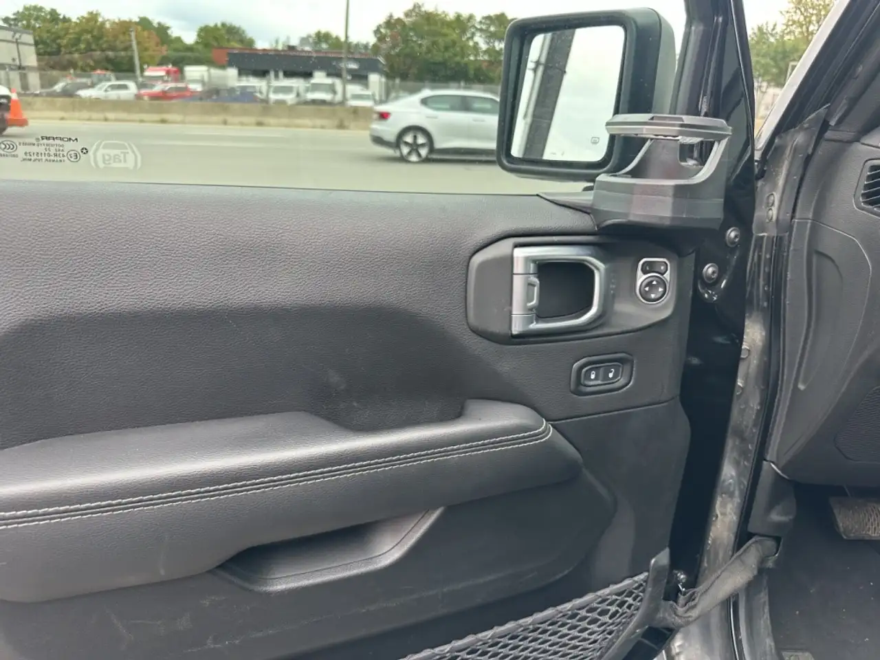 Jeep Wrangler - Image 14