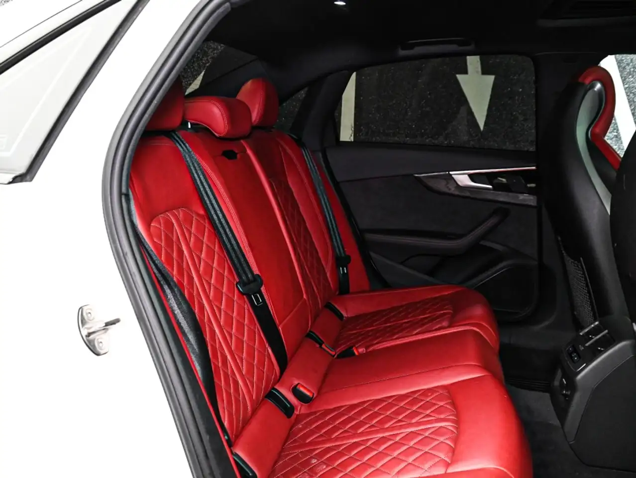 Audi S4 - Image 8