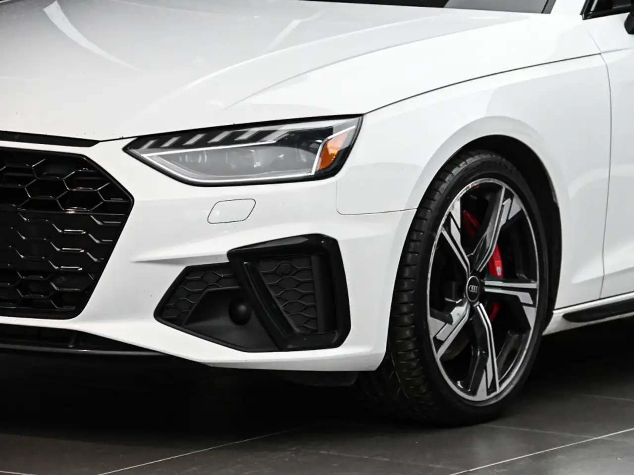 Audi S4 - Image 4