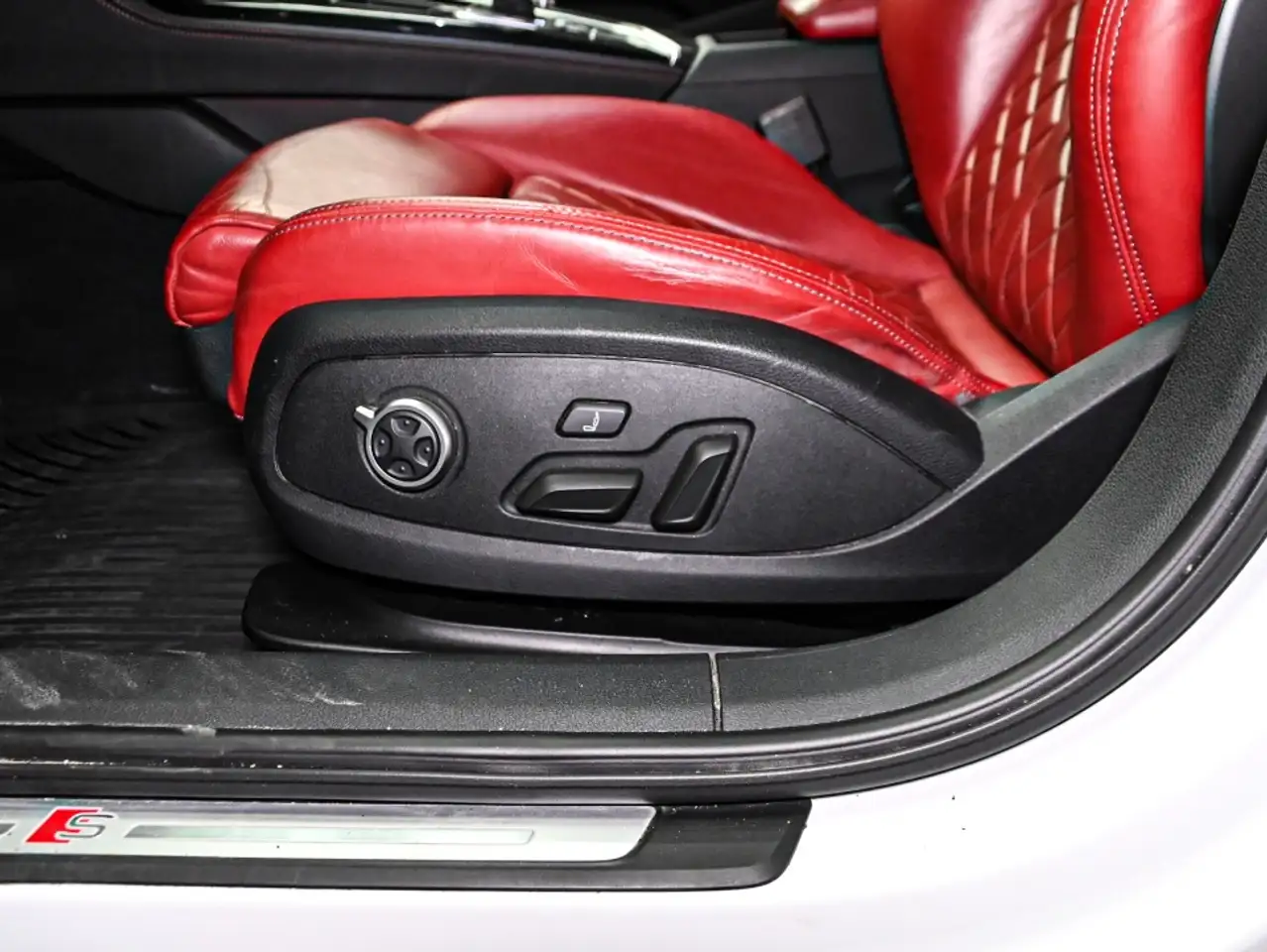 Audi S4 - Image 18