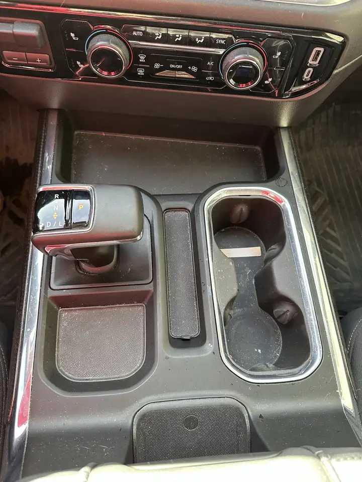 Chevrolet Silverado 1500 - Image 18