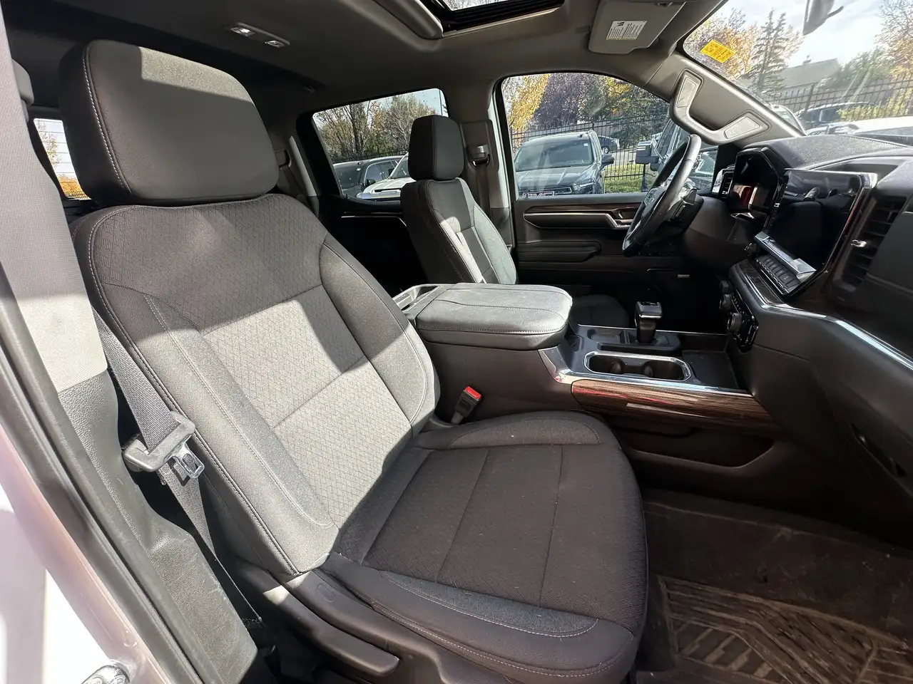 Chevrolet Silverado 1500 - Image 21