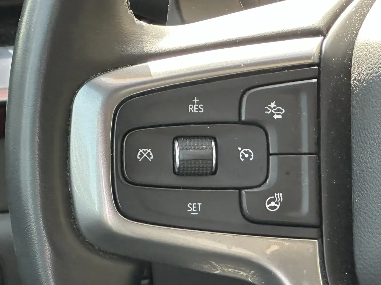 Chevrolet Silverado 1500 - Image 14