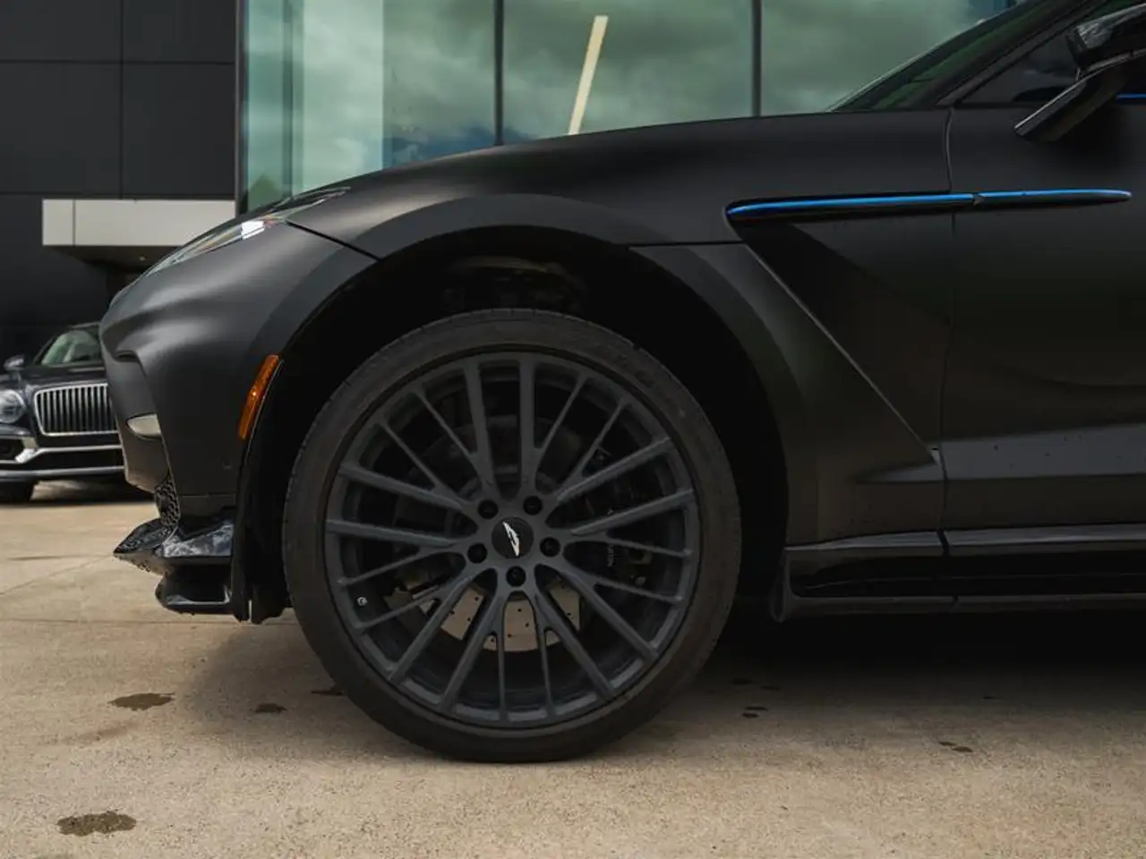 Aston Martin DBX - Image 35