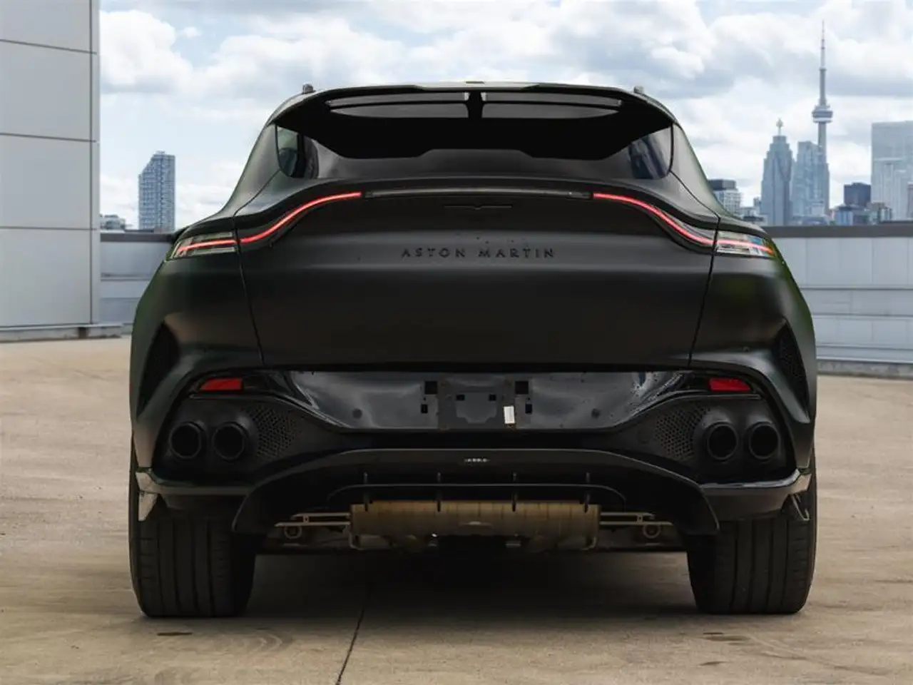 Aston Martin DBX - Image 9