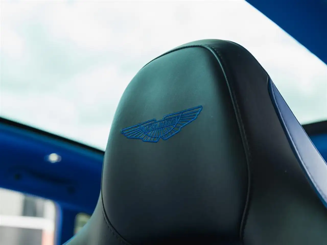 Aston Martin DBX - Image 12