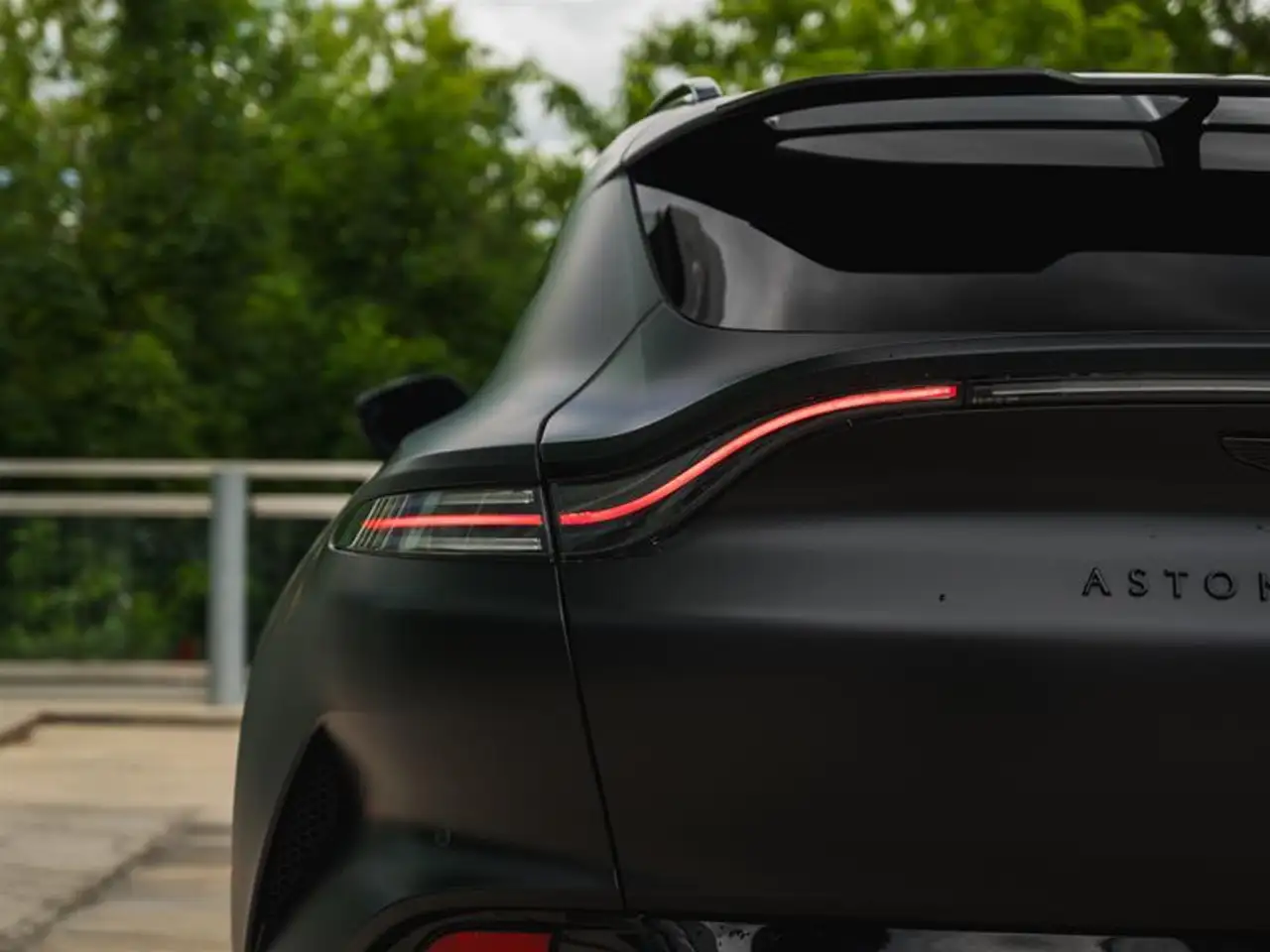 Aston Martin DBX - Image 10
