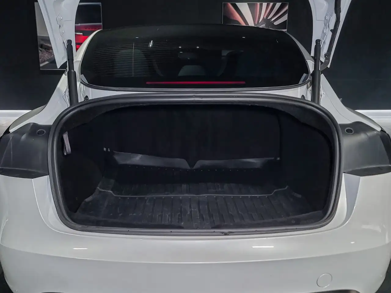 Tesla Model 3 - Image 30