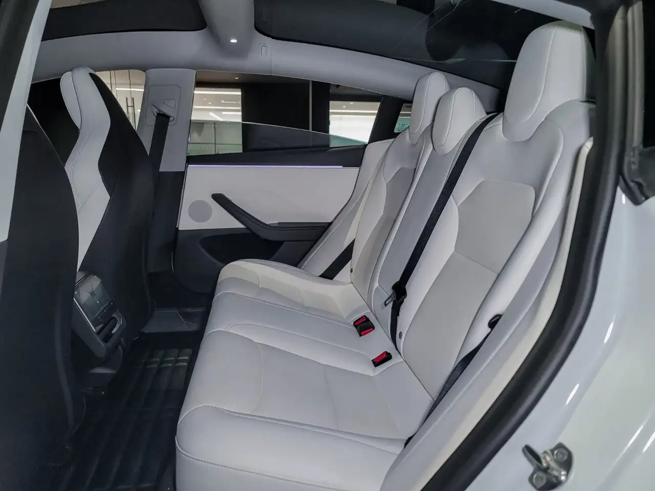 Tesla Model 3 - Image 27