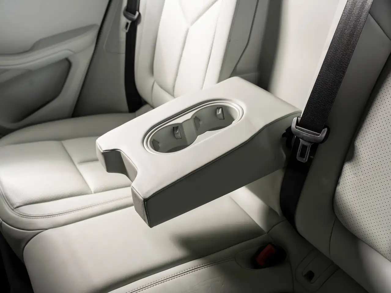 Porsche Macan - Image 23