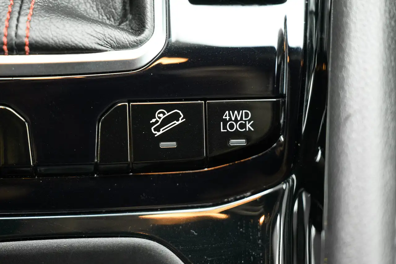 Jeep Compass - Image 17