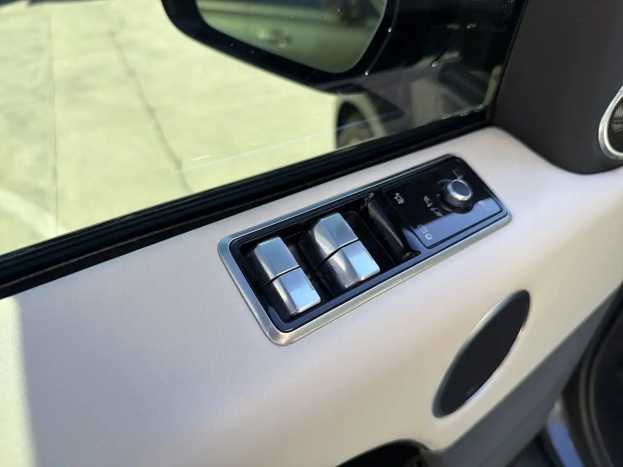 Land Rover Range Rover Sport - Image 10