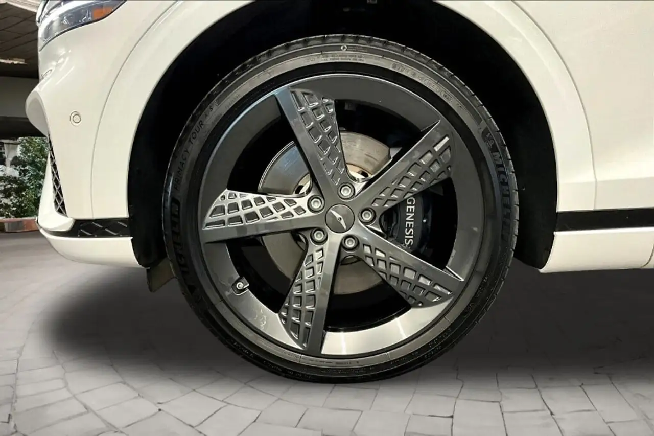 Genesis GV70 - Image 36