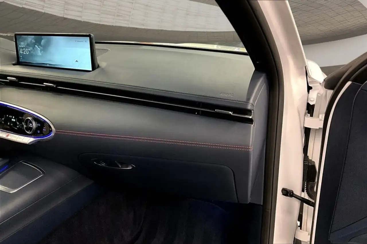 Genesis GV70 - Image 28