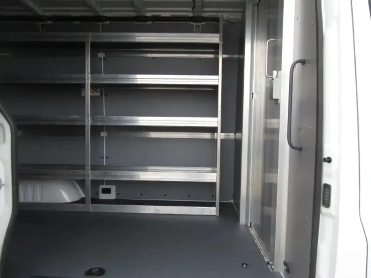 Mercedes-Benz Sprinter - Image 9