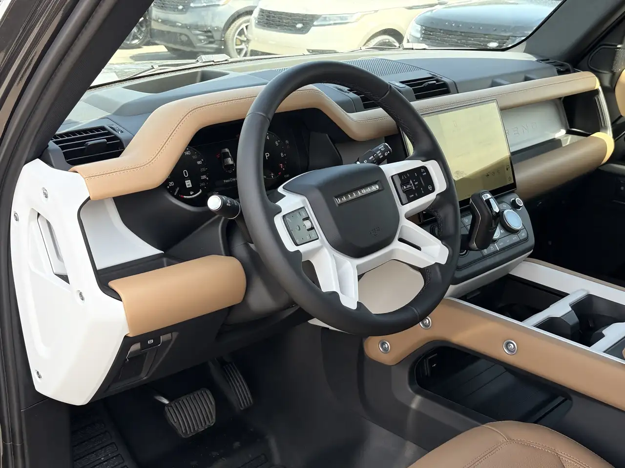 Land Rover Defender - Image 11