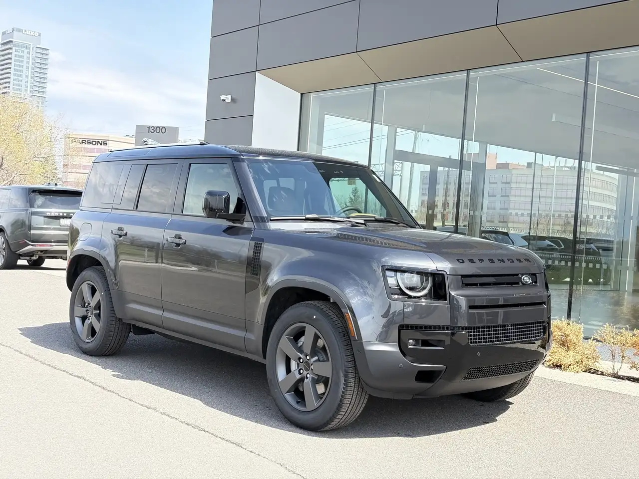 Land Rover Defender - Image 8
