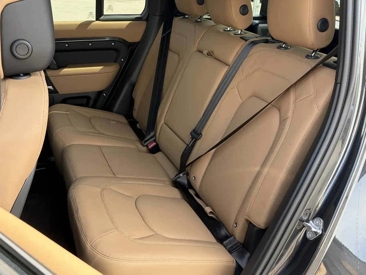 Land Rover Defender - Image 17