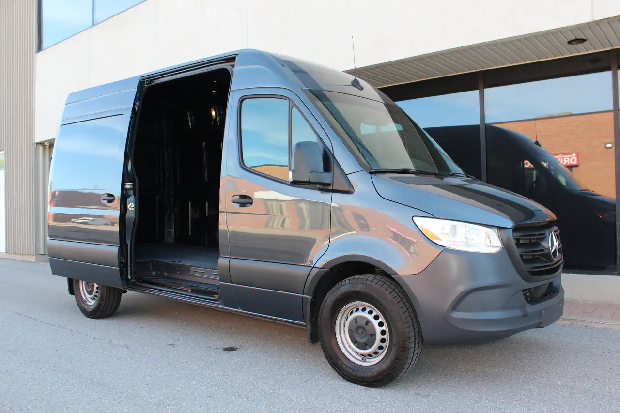 Mercedes-Benz Sprinter - Image 20