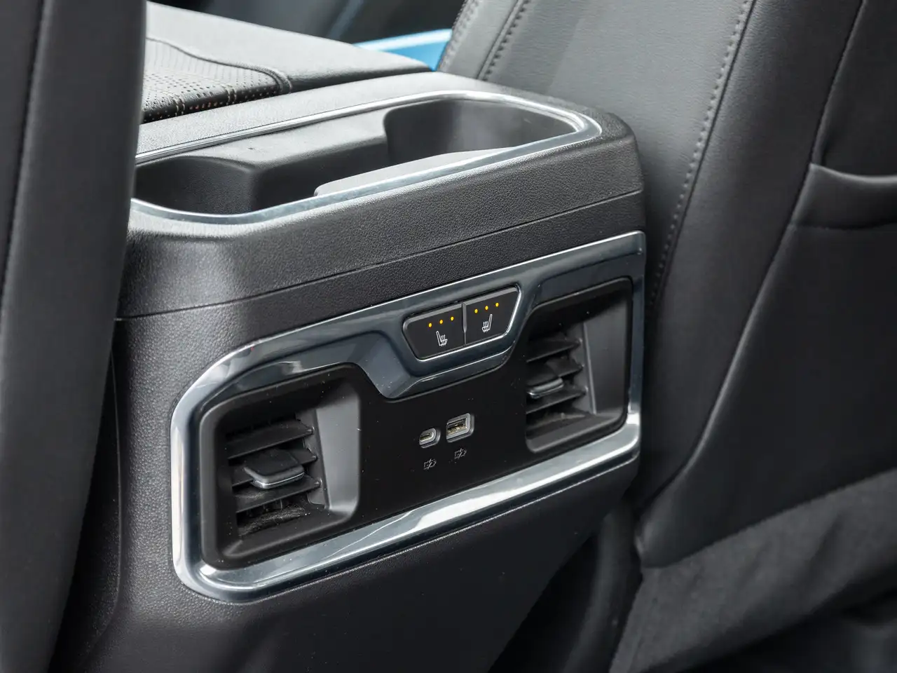 Chevrolet Silverado 1500 - Image 32