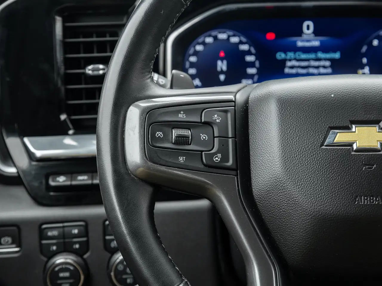Chevrolet Silverado 1500 - Image 11
