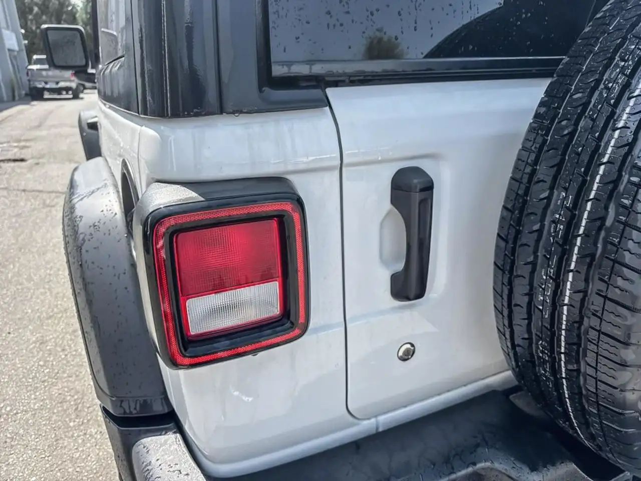 Jeep Wrangler - Image 10