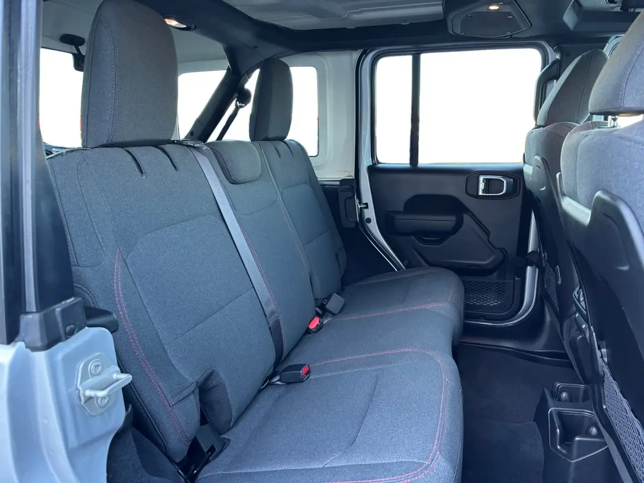 Jeep Wrangler - Image 18
