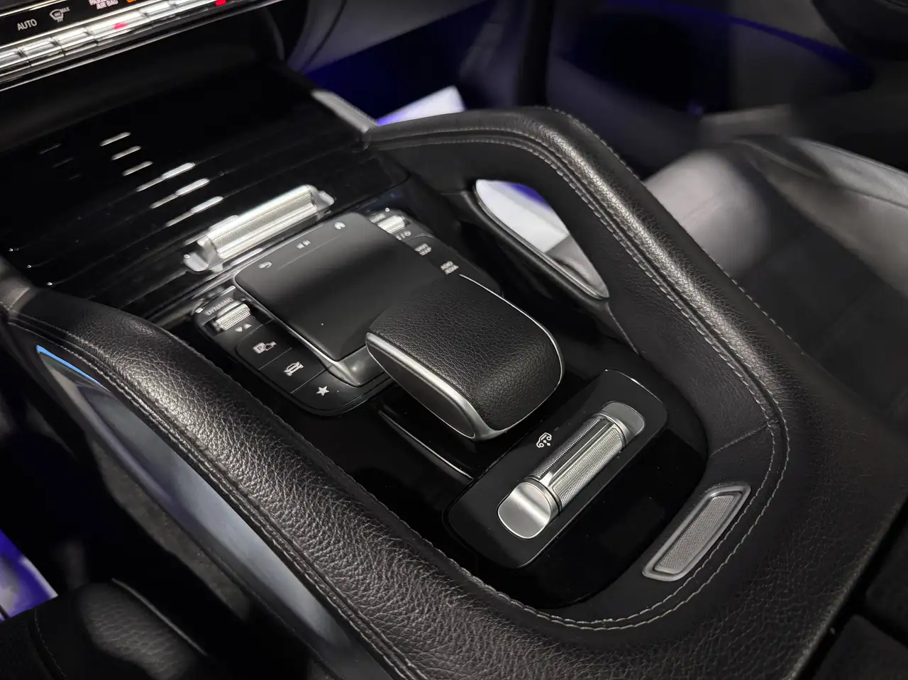 Mercedes-Benz GLS - Image 19