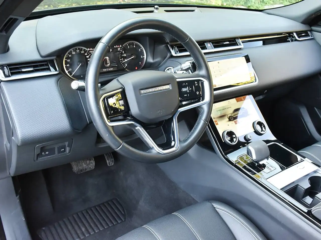 Land Rover Range Rover Velar - Image 11