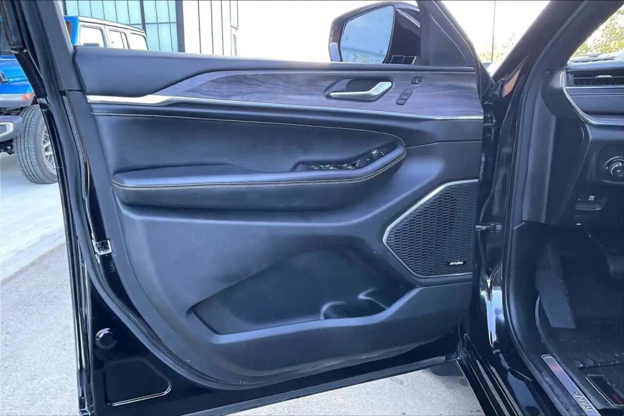 Jeep Grand Cherokee - Image 19
