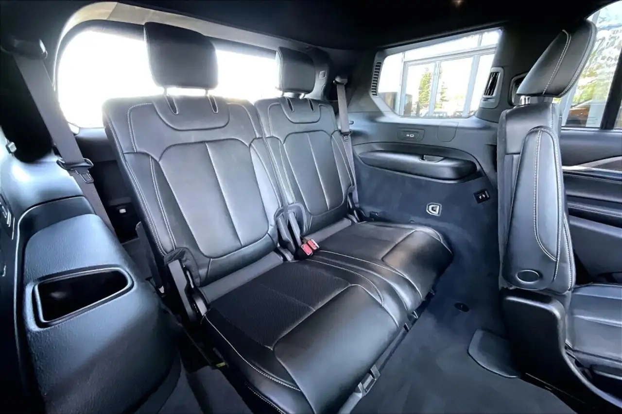 Jeep Grand Cherokee - Image 23