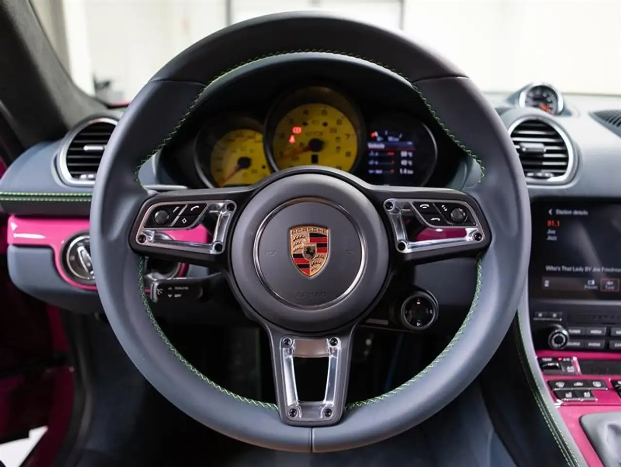 Porsche 718 Cayman - Image 16