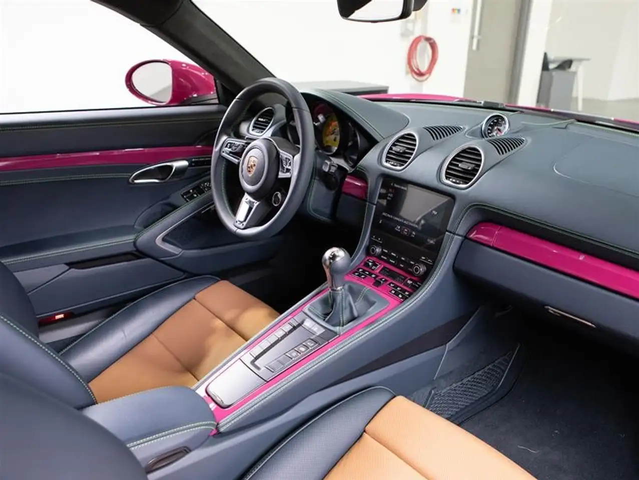 Porsche 718 Cayman - Image 15