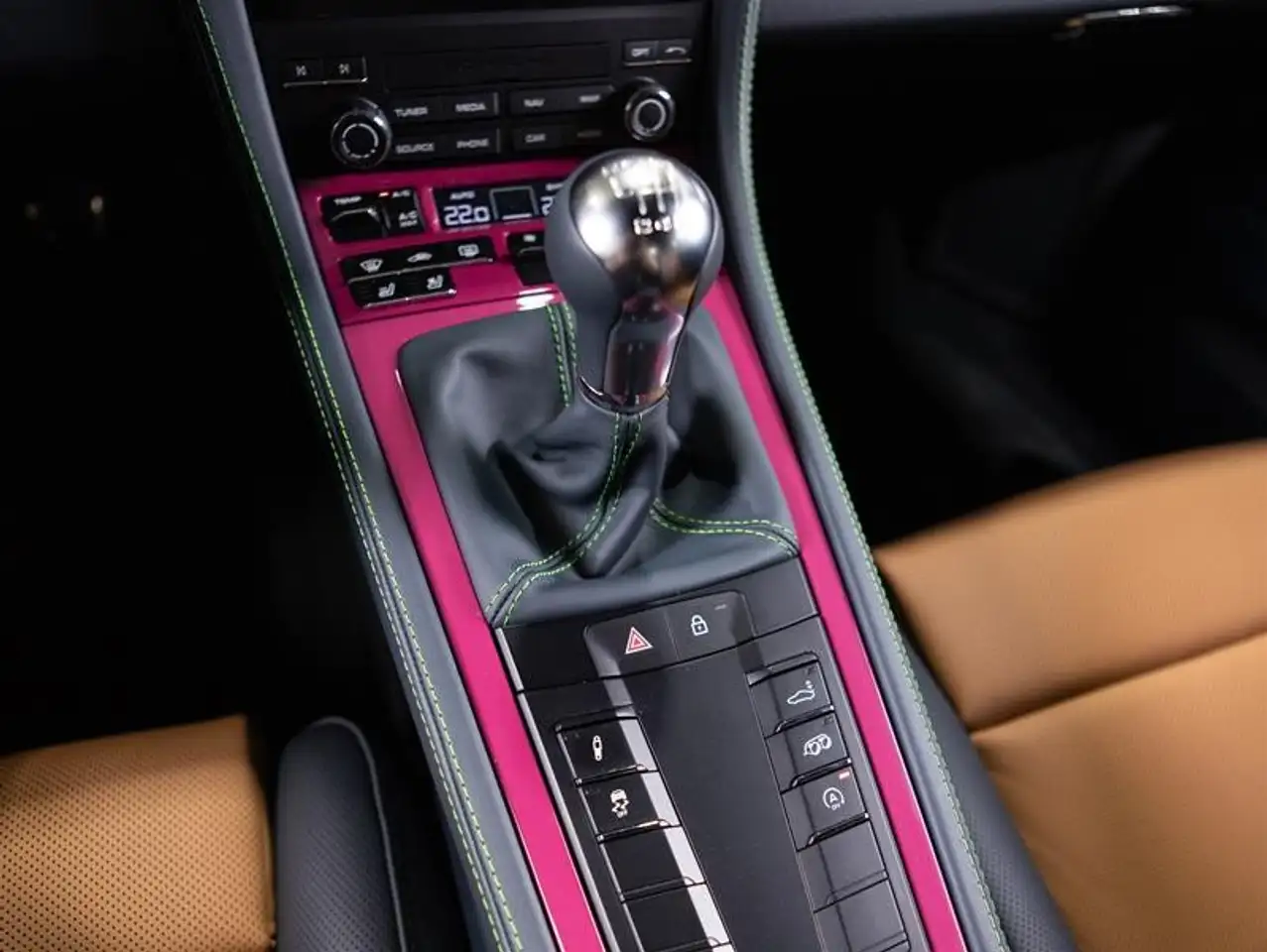 Porsche 718 Cayman - Image 18
