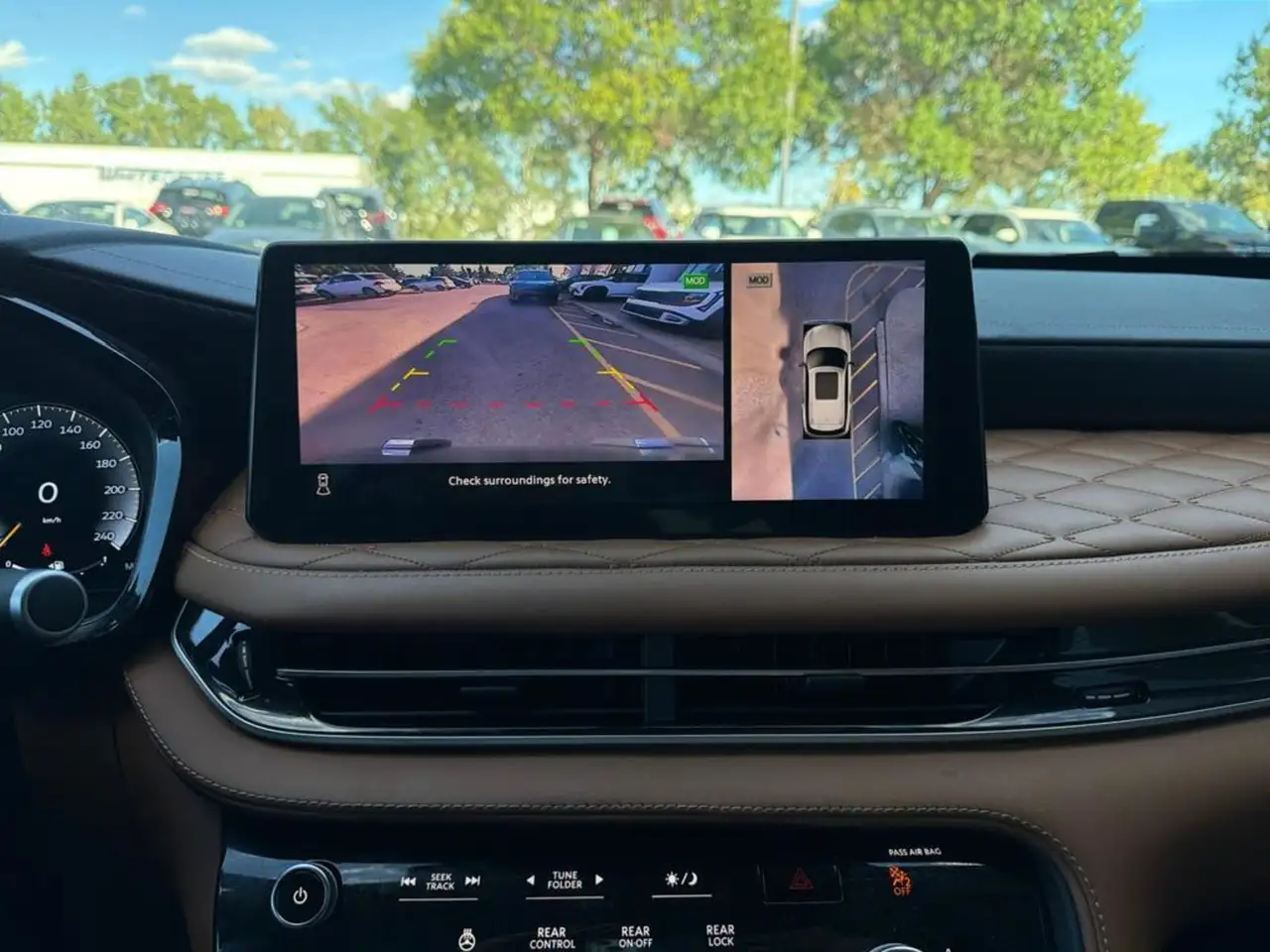 Infiniti QX60 - Image 28