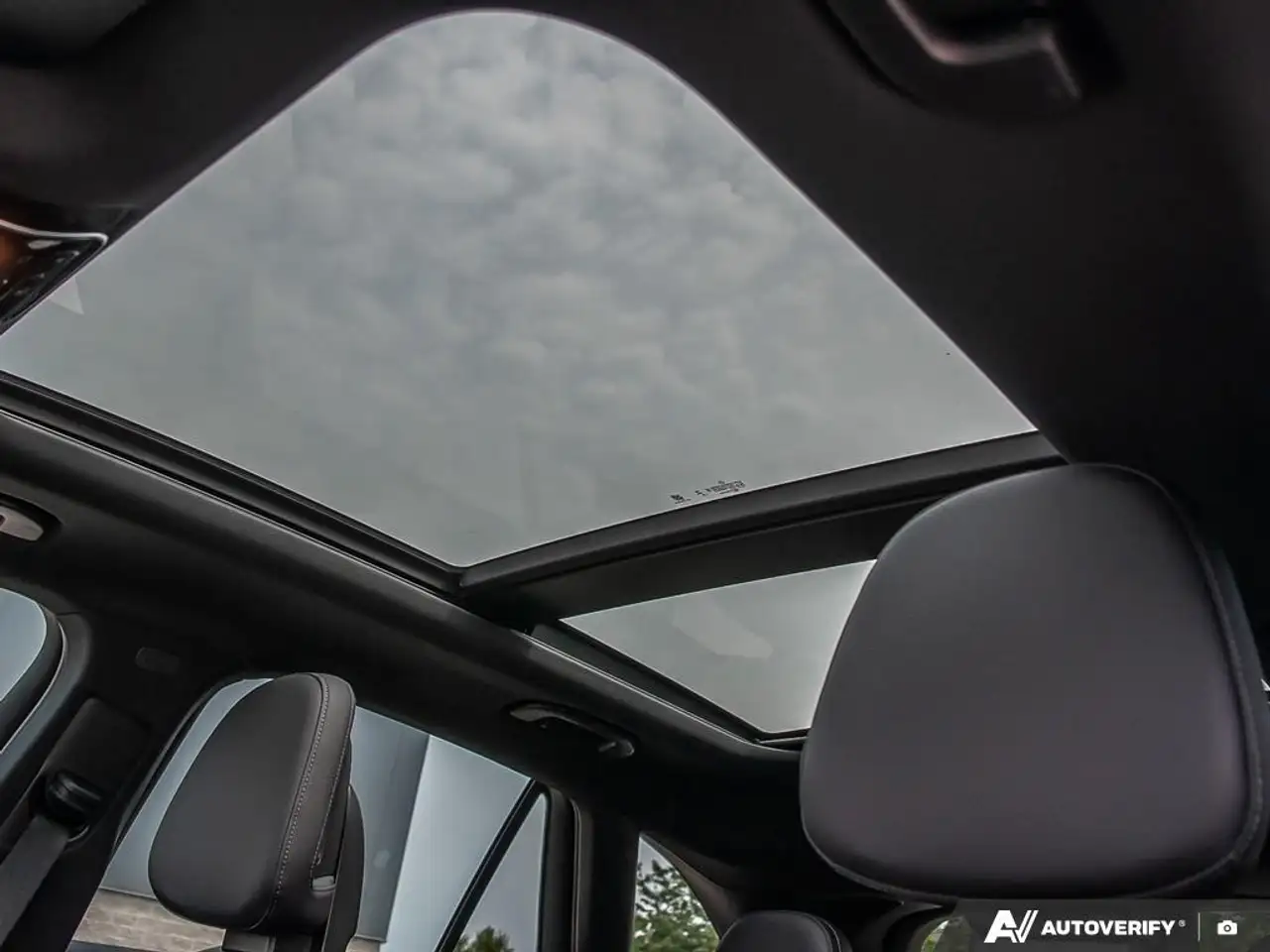 Mercedes-Benz GLC - Image 21