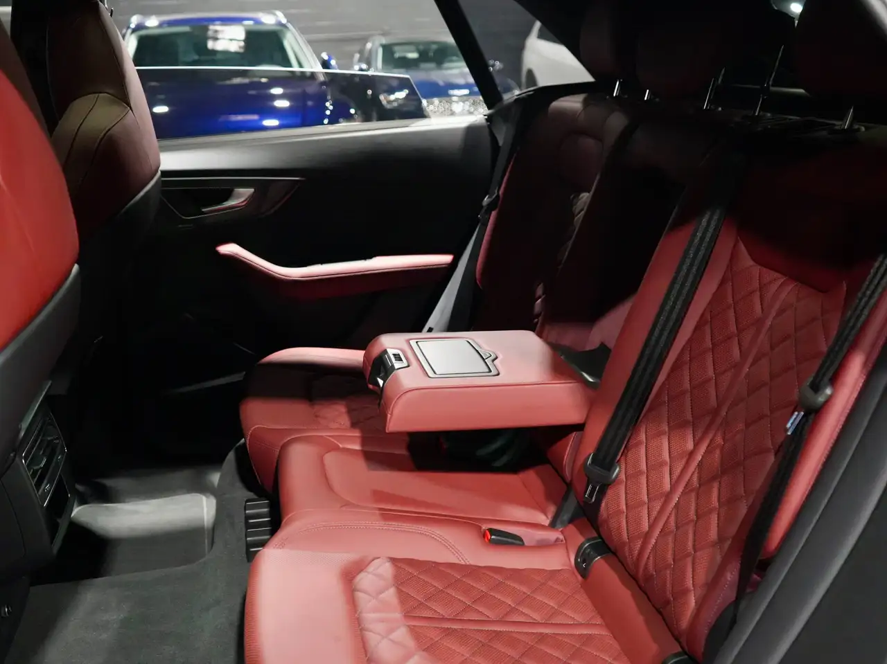 Audi SQ8 - Image 12
